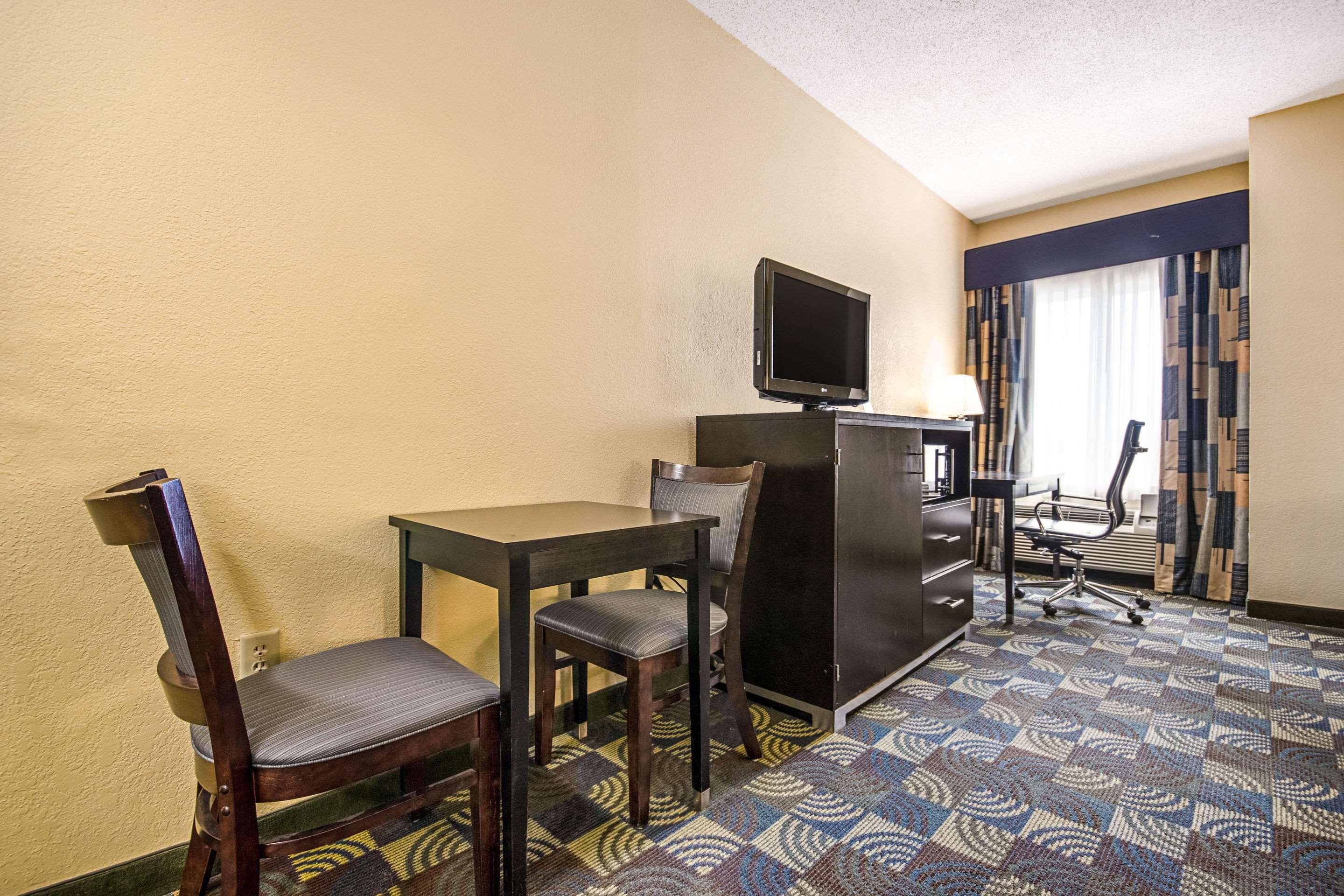 Quality Inn & Suites Glenmont - Albany South Bagian luar foto